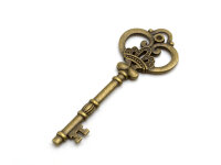 Schlüssel in antik Bronze mit Krone und Fassung...