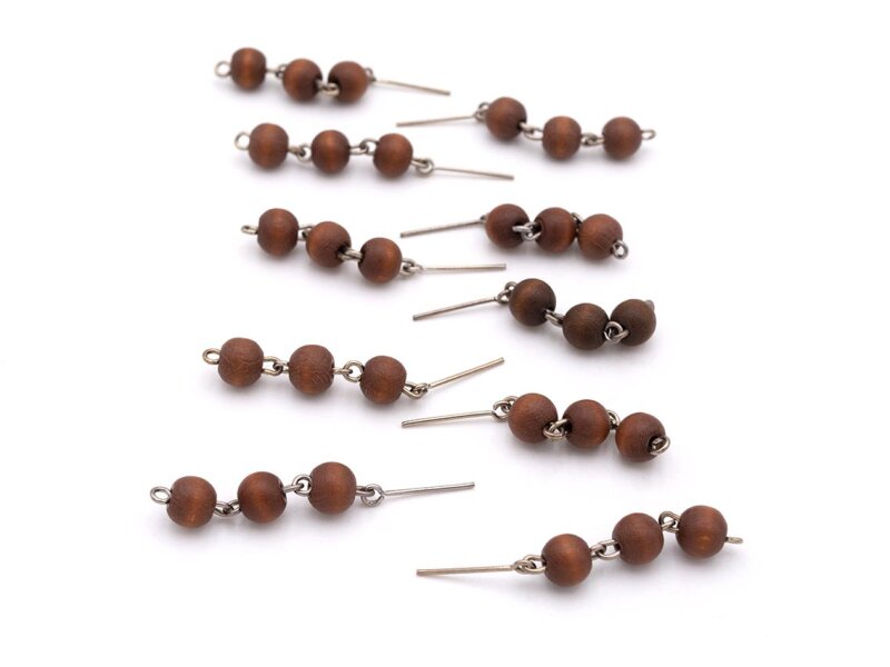 Verbinder mit drei Perlen aus Holz in hellbraun und Ösenstift in platinfarben 10 Stück