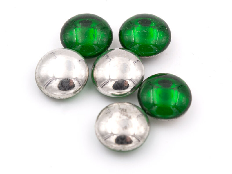 doppelseitige Glascabochons in mittelgrün und antik silberfarben 10mm 6 Stück