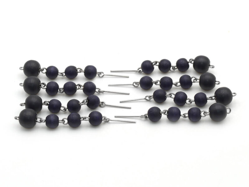 Verbinder mit vier Perlen aus Holz in schwarz und Ösenstift in platinfarben 8 Stück