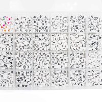 Box mit Buchstabenperlen in weiß und bunten Herzen aus Acryl 4mm 1200 Stück