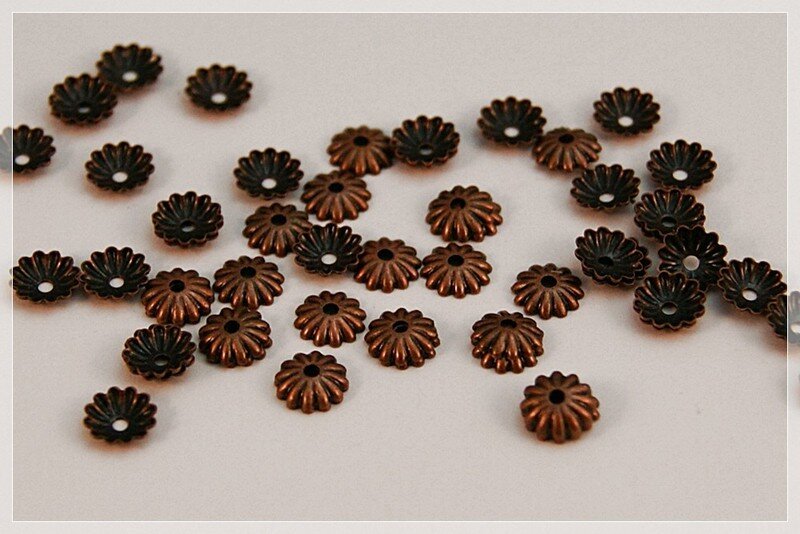 40 filigrane Perlkappen in antik Kupfer, 6 mm