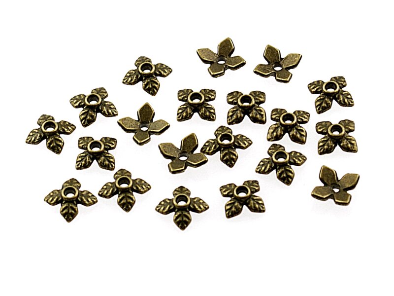 40 Perlkappen in Form von vier Blättern in antik Bronze, 8 mm